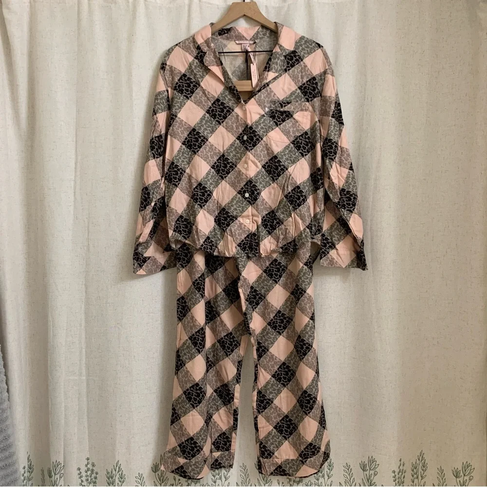 Victoria’s Secret Flannel Pink and Leopard Animal Cheetah Pajama Set NEW Medium - Picture 4 of 9